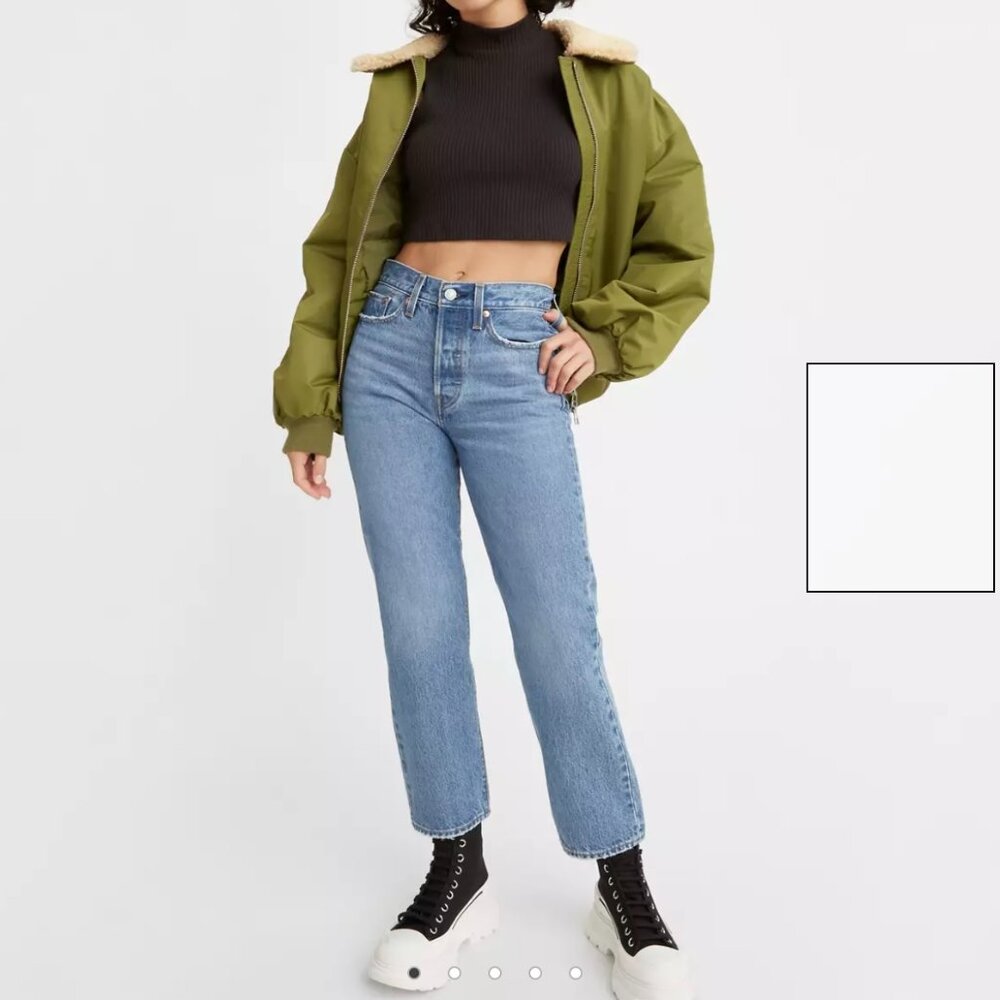 NWT Levi's Wedgie Straight Fit Women's Jeans - Light to Medium Wash